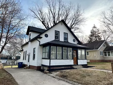 3213 E 12th St, Des Moines, IA 50316
