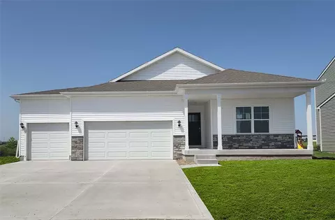 575 NW Stratford Dr, Waukee, IA 50263