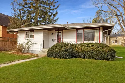 215 N 12th St, Adel, IA 50003