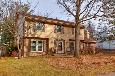 3201 Valdez Dr, Des Moines, IA 50310