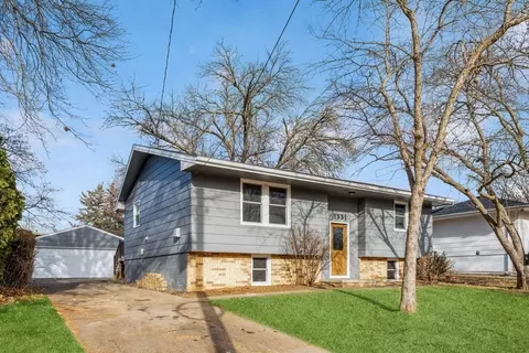 1331 Spring St, Des Moines, IA 50315