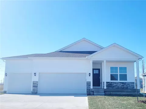 14310 Coyote Dr, Urbandale, IA 50323