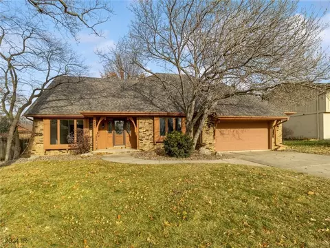 3005 Sylvania Dr, West Des Moines, IA 50266