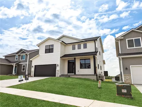 2928 Yordi Dr, Norwalk, IA 50211