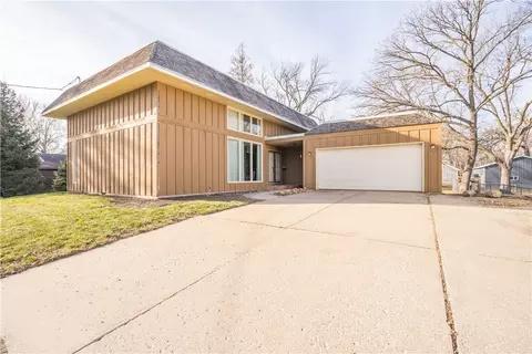 515 N 12th St, Adel, IA 50003