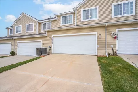 15420 Walnut Hills Dr, Urbandale, IA 50323