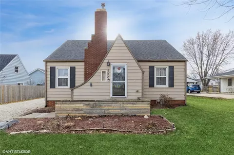 720 E 1st St, Grimes, IA 50111