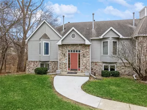8118 Dellwood Dr, Urbandale, IA 50322
