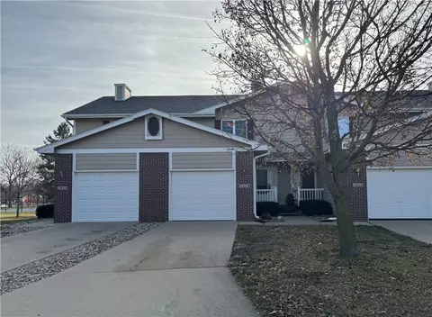 1618 Prairie Cir, Altoona, IA 50009