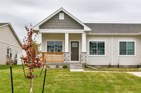 9816 Regatta Ln, Johnston, IA 50131