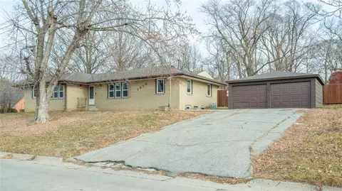 1919 E 31st St, Des Moines, IA 50317