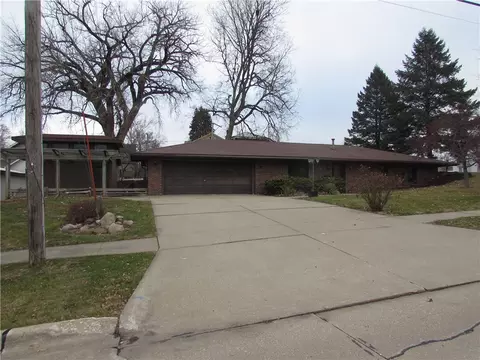 211 E South St, Knoxville, IA 50138