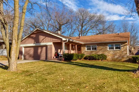 925 28th St, West Des Moines, IA 50265