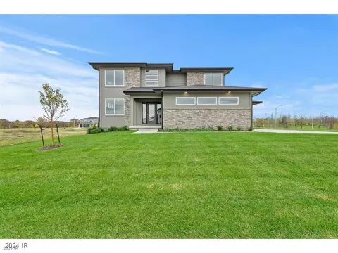 940 Hamilton Rd, Waukee, IA 50263