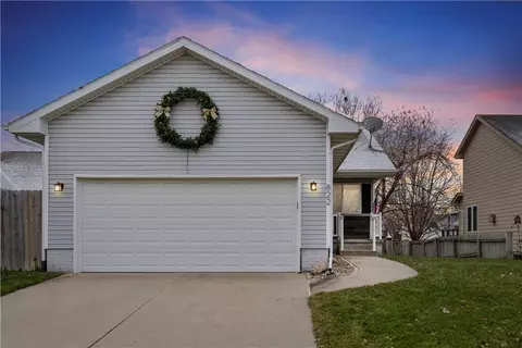822 Green Breeze Cir, Altoona, IA 50009
