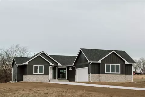7718 86th Ln, Indianola, IA 50125