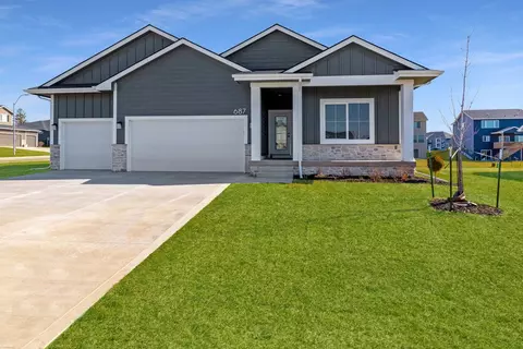 687 91st St, West Des Moines, IA 50266