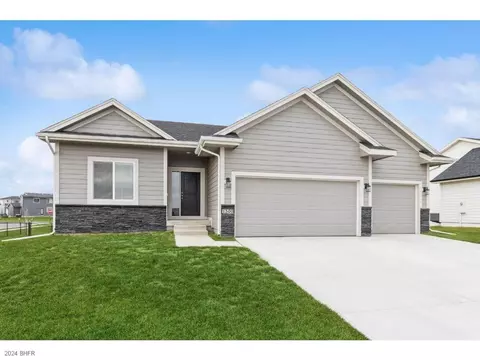 1500 NE Heritage Dr, Grimes, IA 50111