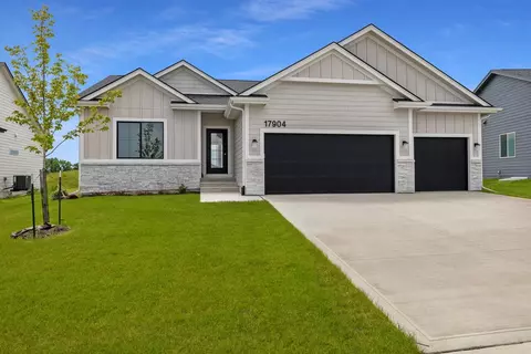 17904 Goodman Dr, Urbandale, IA 50323