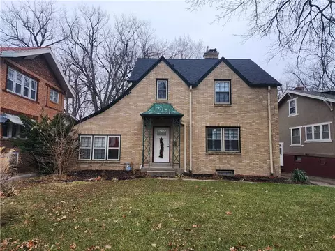1005 42nd St, Des Moines, IA 50311