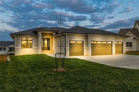 18034 Hammontree Cir, Clive, IA 50325