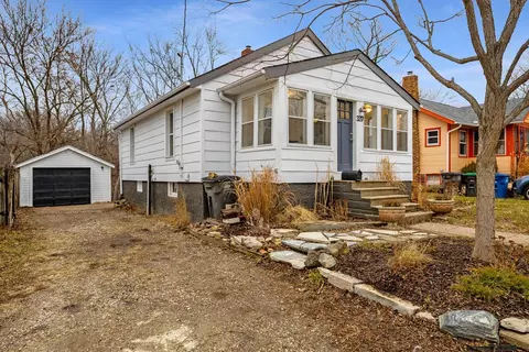 3217 Mondamin Ave, Des Moines, IA 50311