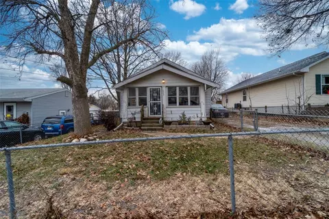 2344 E 41st St, Des Moines, IA 50317