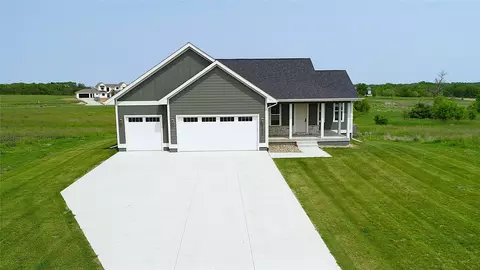 7683 86th Ln, Indianola, IA 50125