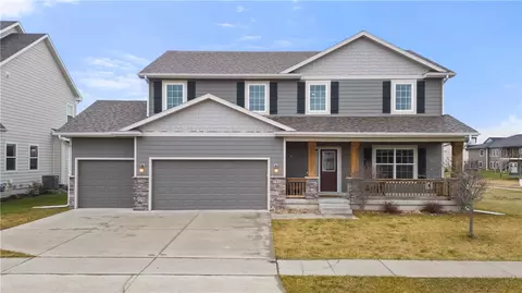 7913 NW 95th St, Johnston, IA 50131
