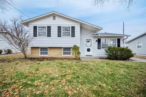 4205 67th St, Urbandale, IA 50322