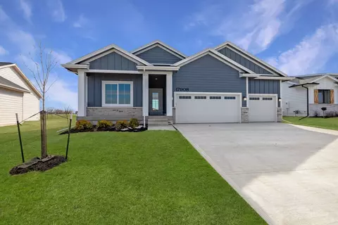 17908 Goodman Dr, Urbandale, IA 50323