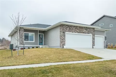 9922 Marnewood Dr, Johnston, IA 50131