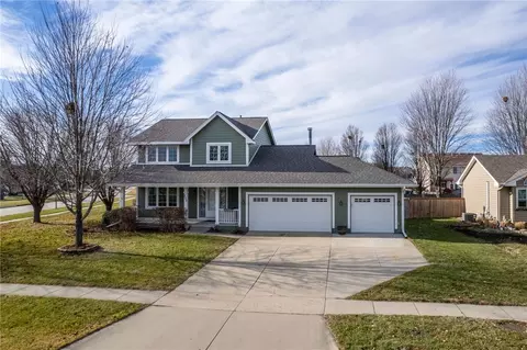 200 Linden Dr, Waukee, IA 50263