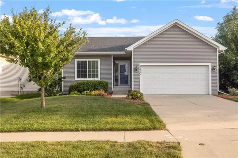 9310 Red Sunset Dr, West Des Moines, IA 50266