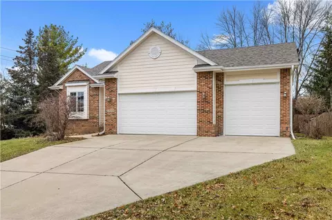 14224 Forest Ct, Clive, IA 50325
