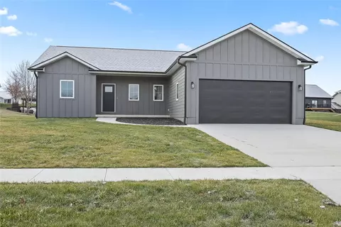 785 184th Pl, Pella, IA 50219