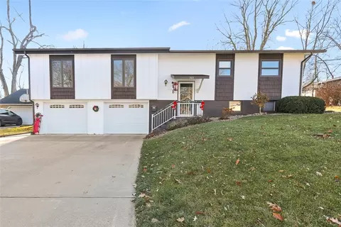 505 Spruce Dr, Pella, IA 50219
