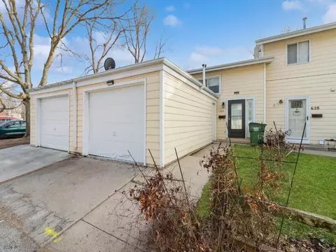 630 Meadow Pl, Ames, IA 50010