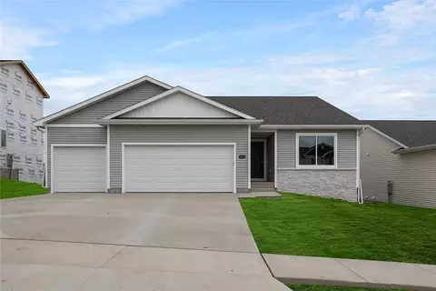 3055 Darling Rd, Waukee, IA 50263