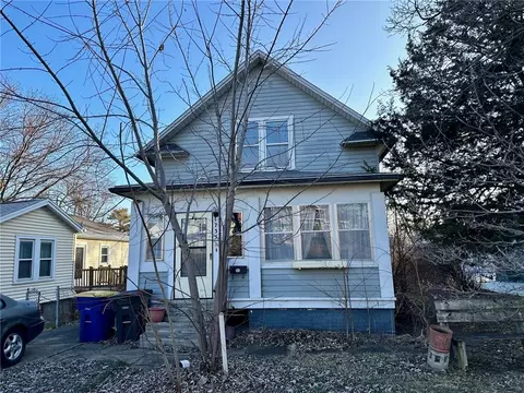 735 38th St, Des Moines, IA 50312