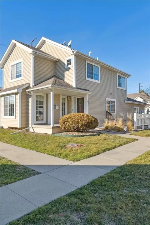 2828 Ashland Ct, Altoona, IA 50009