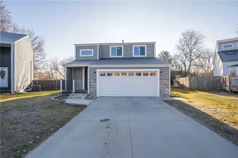 705 Knolls Ct, West Des Moines, IA 50265