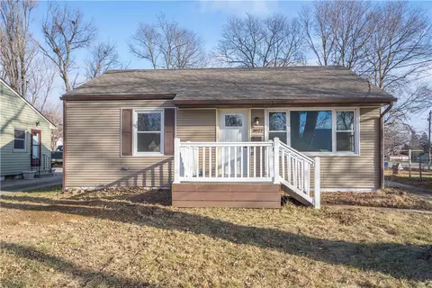 3827 48th Pl, Des Moines, IA 50310