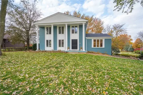 2608 Linda Dr, Urbandale, IA 50322