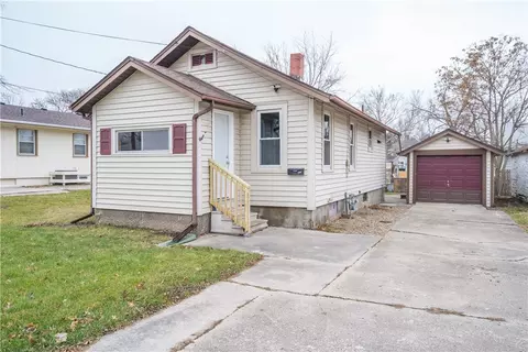 903 N 6th Ave E, Newton, IA 50208