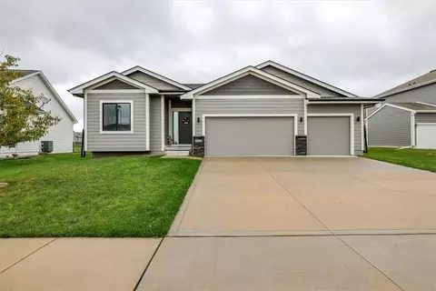 1413 NE Aspen Ct, Grimes, IA 50111