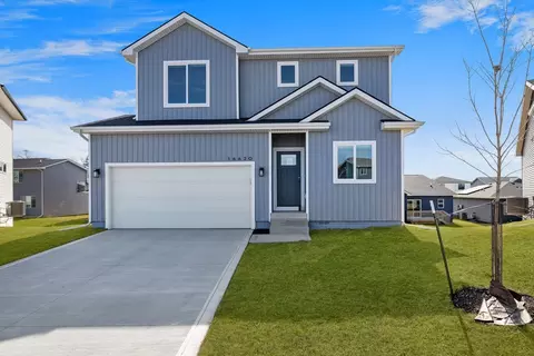 16620 Mill Pond Cir, Urbandale, IA 50323