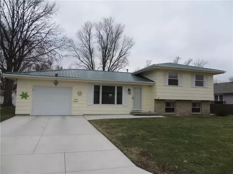 1205 S 11th Ave E, Newton, IA 50208