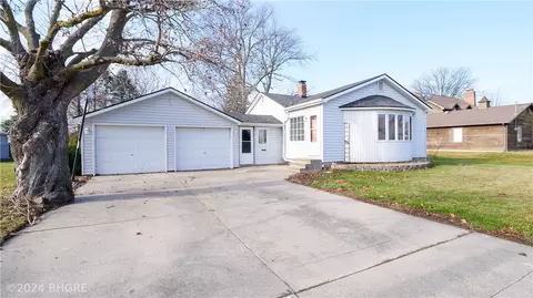 319 E 16th St N, Newton, IA 50208