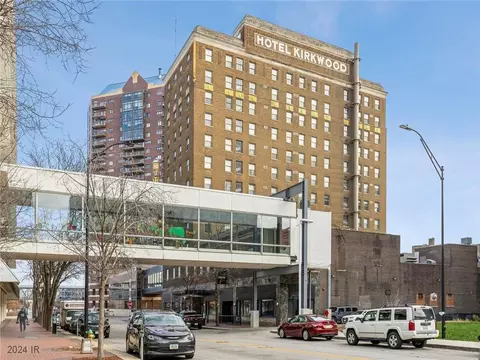 400 Walnut St #803, Des Moines, IA 50309